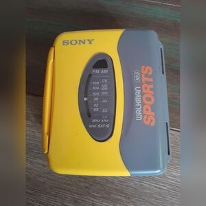 SONY Sports Walkman FM/AM Cassette Player WM-SXF10 Tested/Working